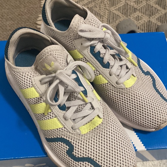 Adidas running shoes - Picture 2 of 6